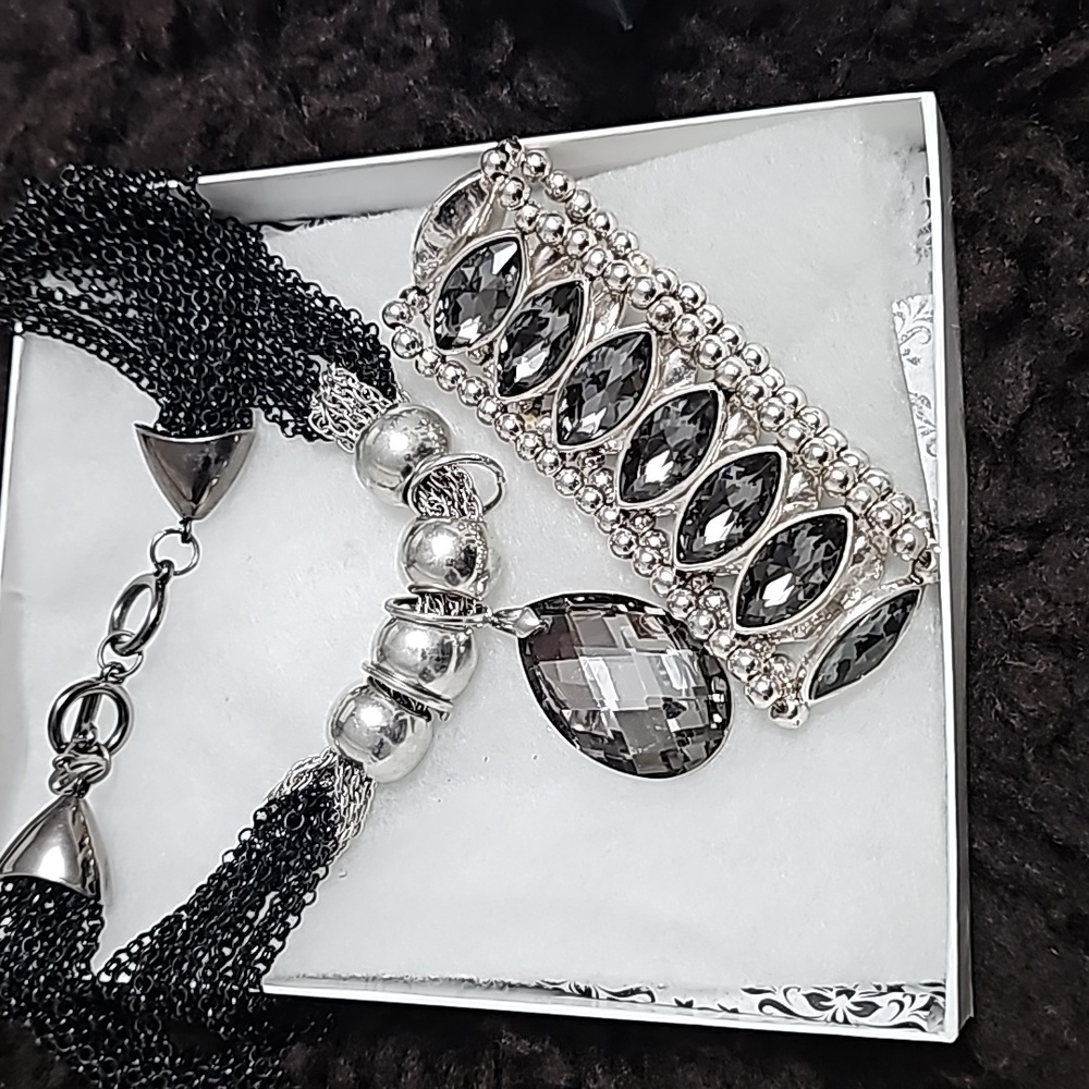 Necklace and bracelet